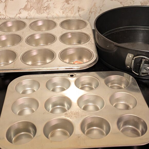 Cupcake, Nut Tussie/Mini Cupcake Tins & Springform Pan - light use - Picture 1 of 3